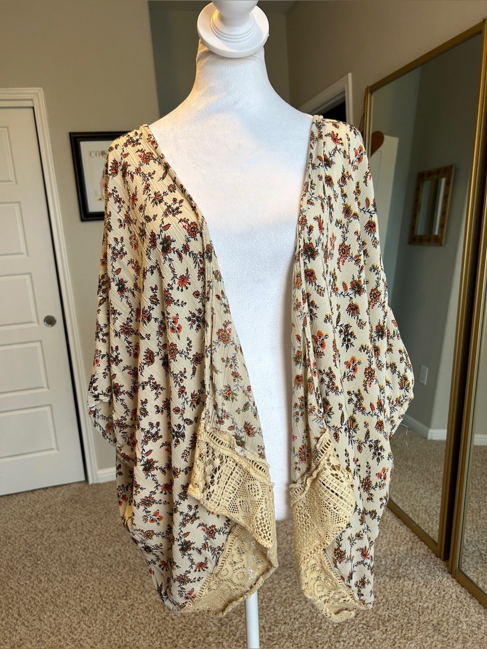 Angie Boho Floral Kimono Cardigan Cream Lace Trim Open Front Size Medium